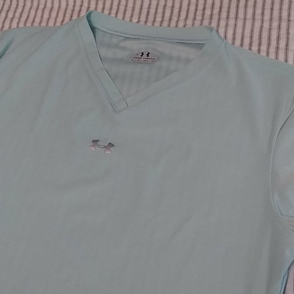 Under armour short sleeve top athletic wear